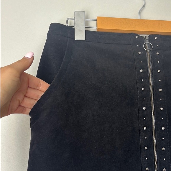 American Eagle 🦅 Black Suede “feels” High waist Studded Women's Skirt size 10 - Picture 3 of 8